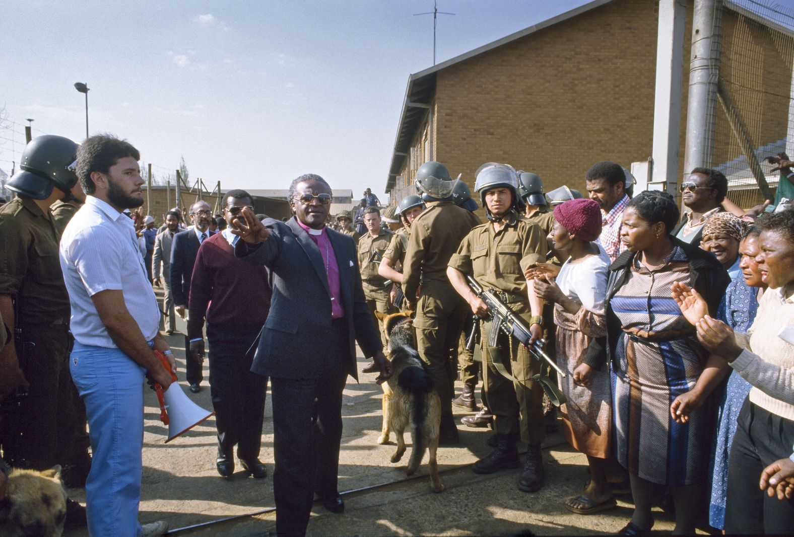 160917191905-11-desmond-tutu-gettyimages-585855354.jpg