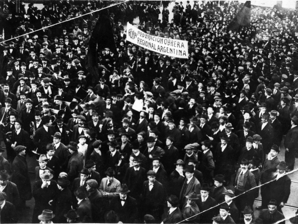 FORA members demonstrating.